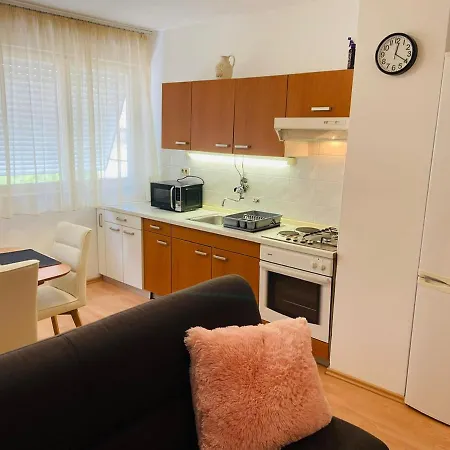 Oskar Apartman Apartman *